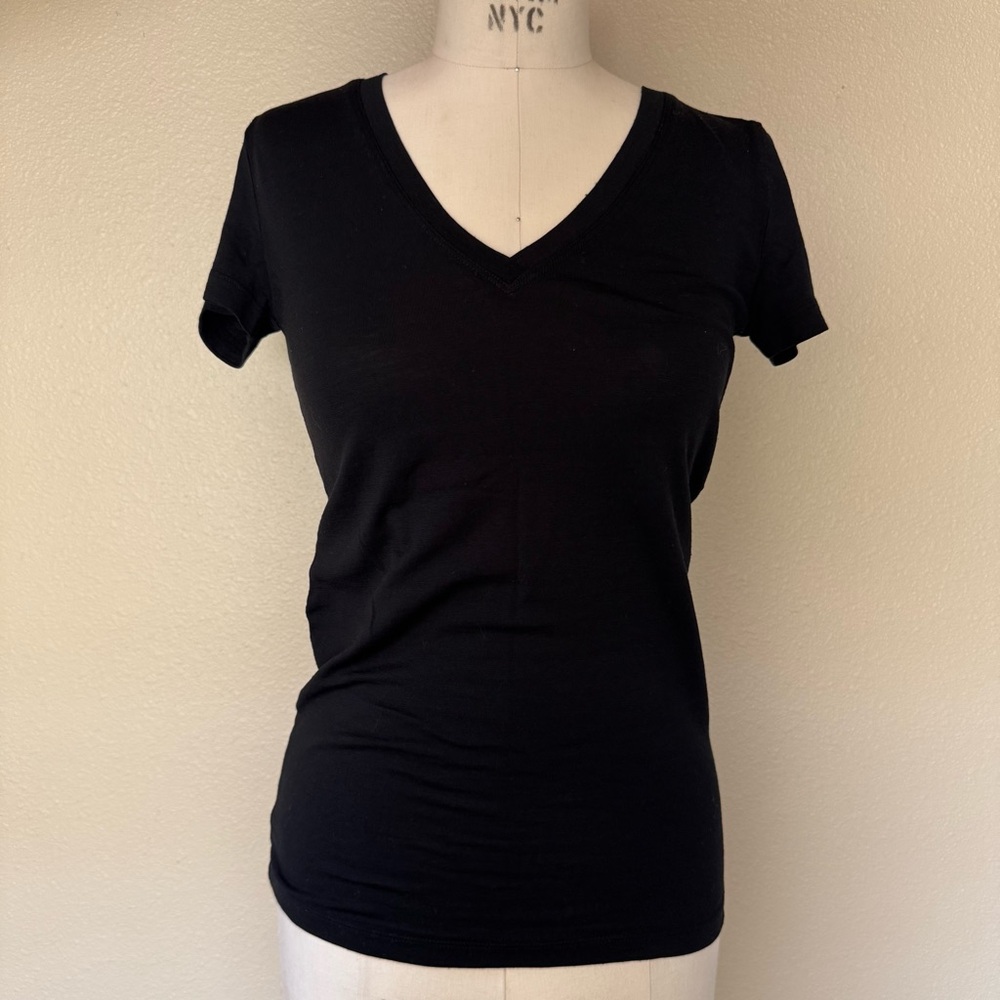 EMU 100% Merino Wool Classic Black V-Neck Women's Tee